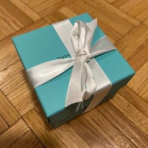 Tiffany empty box with pouch